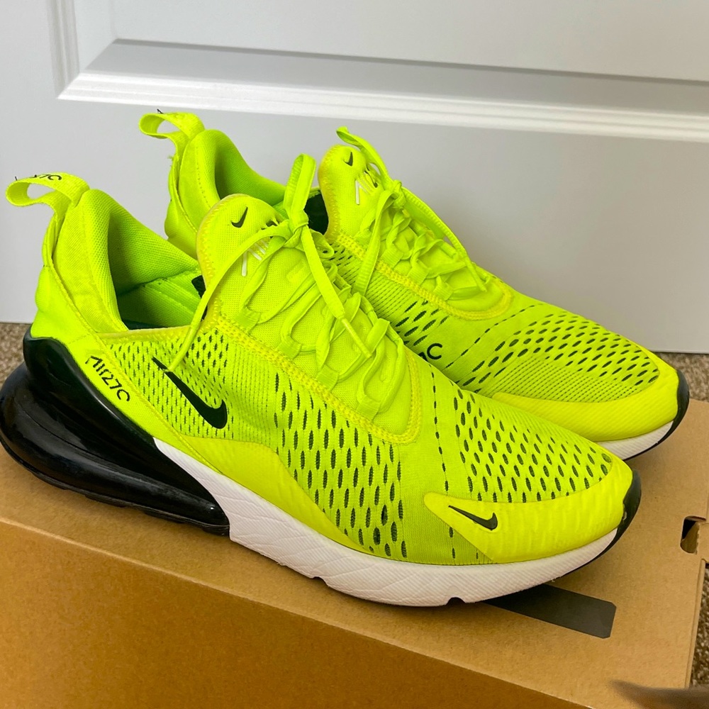 NIKE AIR MAX 270 VOLT BLACK